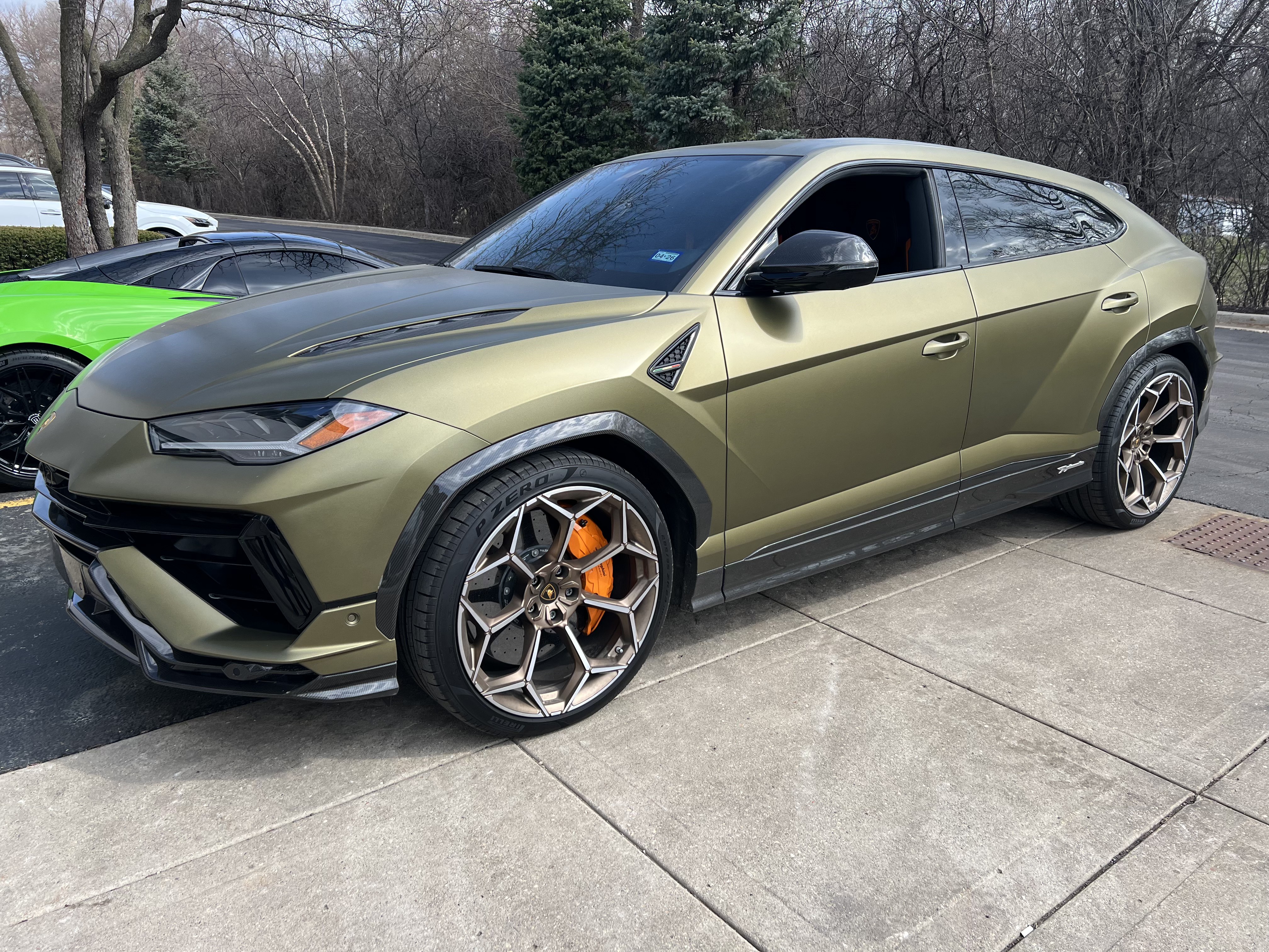 Lamborghini Urus Performante view 1