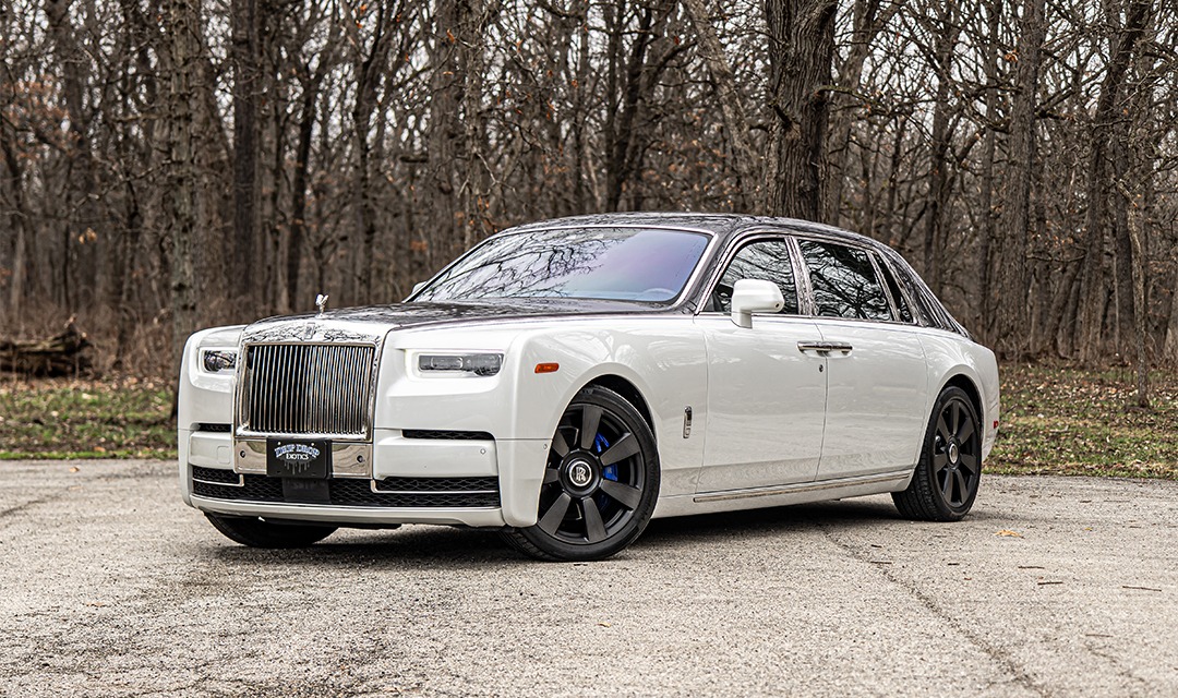 Rolls-Royce Phantom 2024 view 1